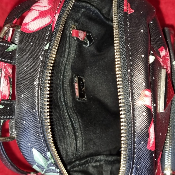 Guess flower pattern backpack - Picture 3 of 3